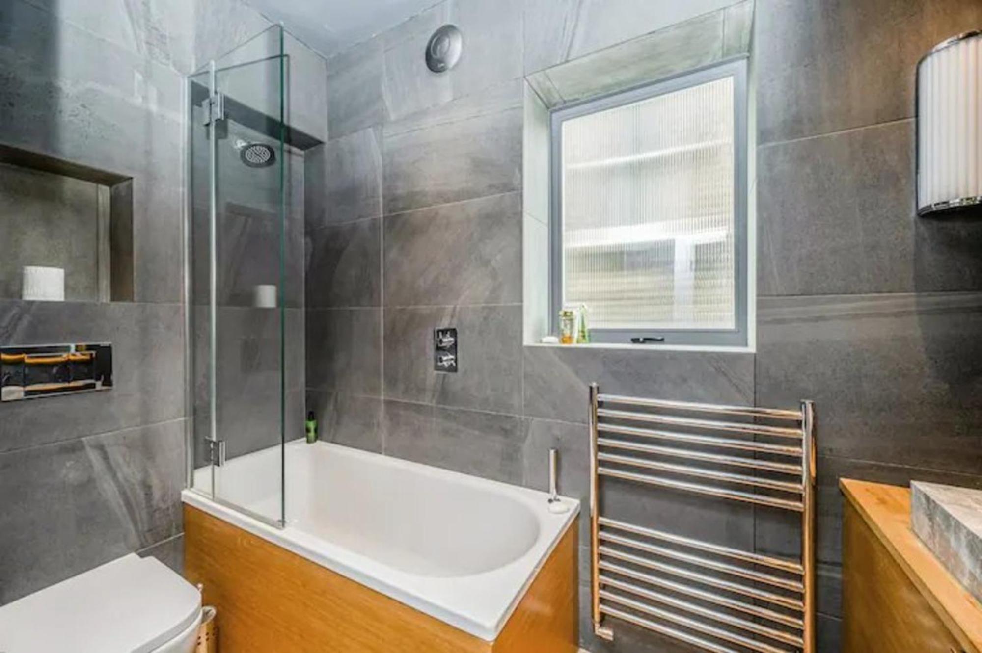 Pass The Keys Exquisite Flat - Minutes To Appartement